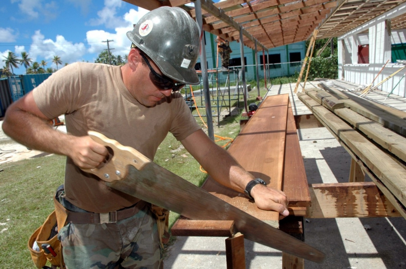 menuisier-ST PAUL DE VENCE-min_worker_construction_building_carpenter_male_job_build_helmet-893290